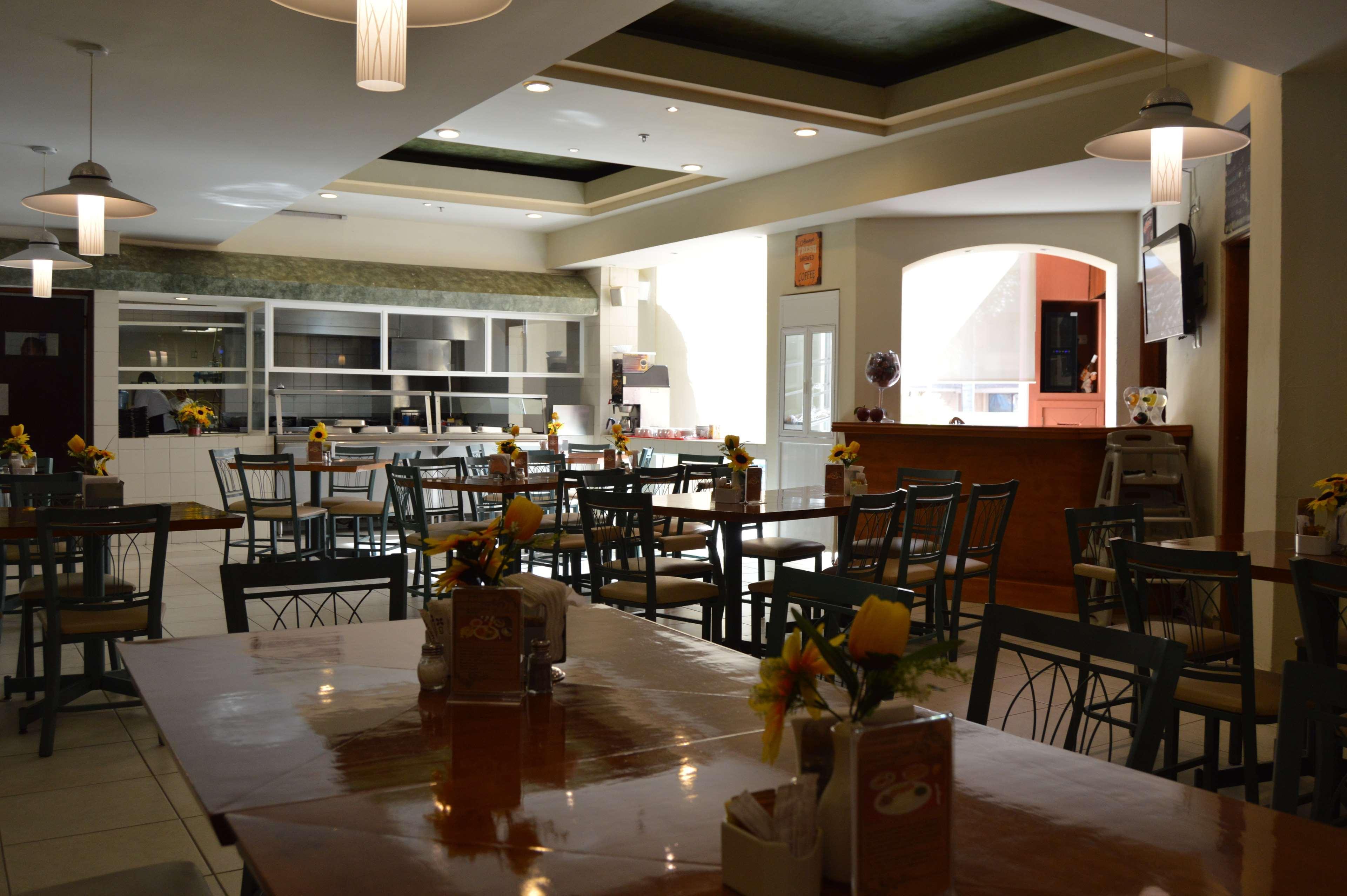 Best Western Bazarell Inn Montemorelos Ngoại thất bức ảnh