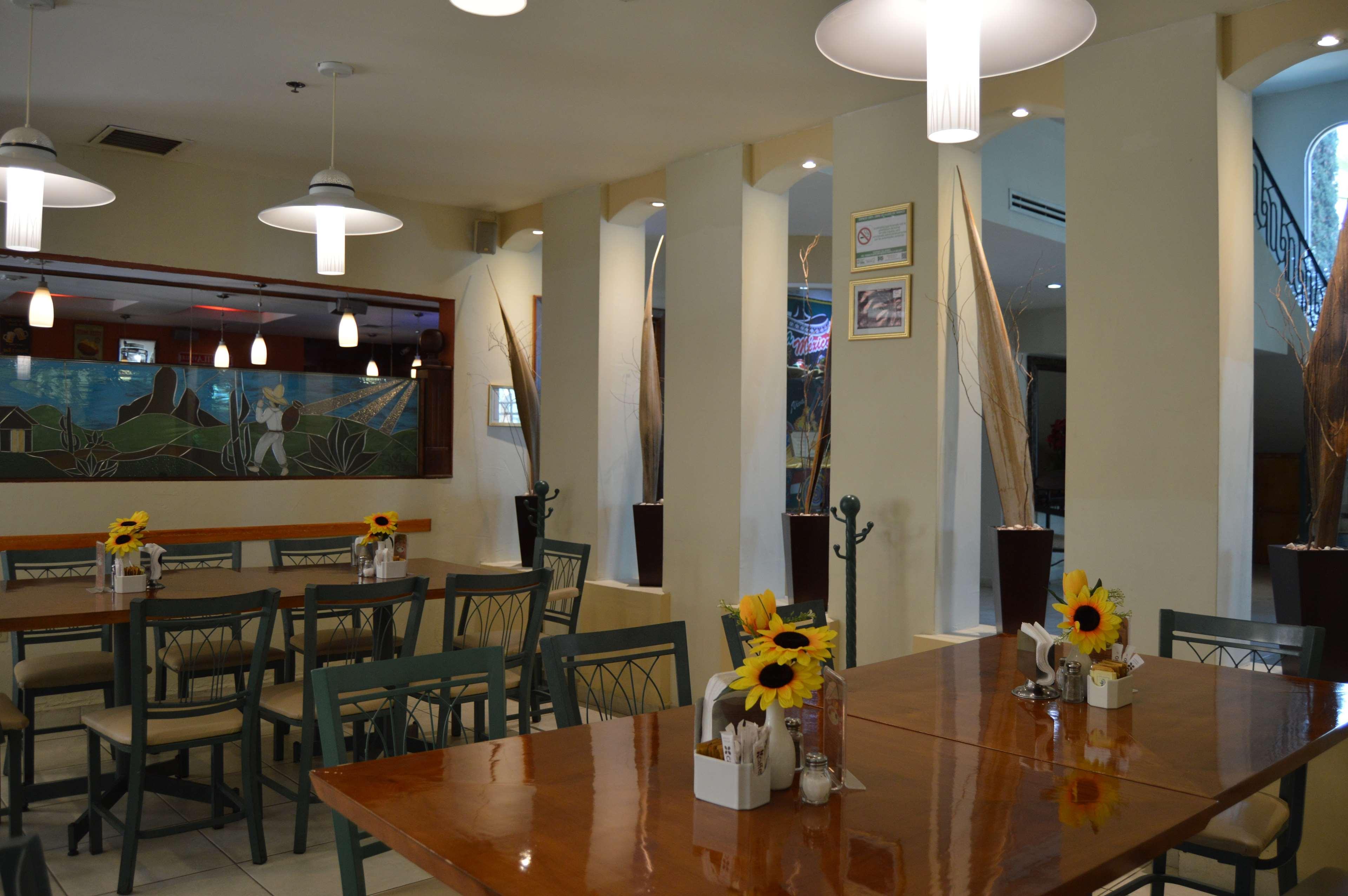 Best Western Bazarell Inn Montemorelos Ngoại thất bức ảnh